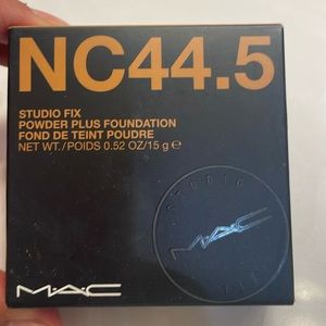 MAC Studio Fix Powder Plus Foundation
